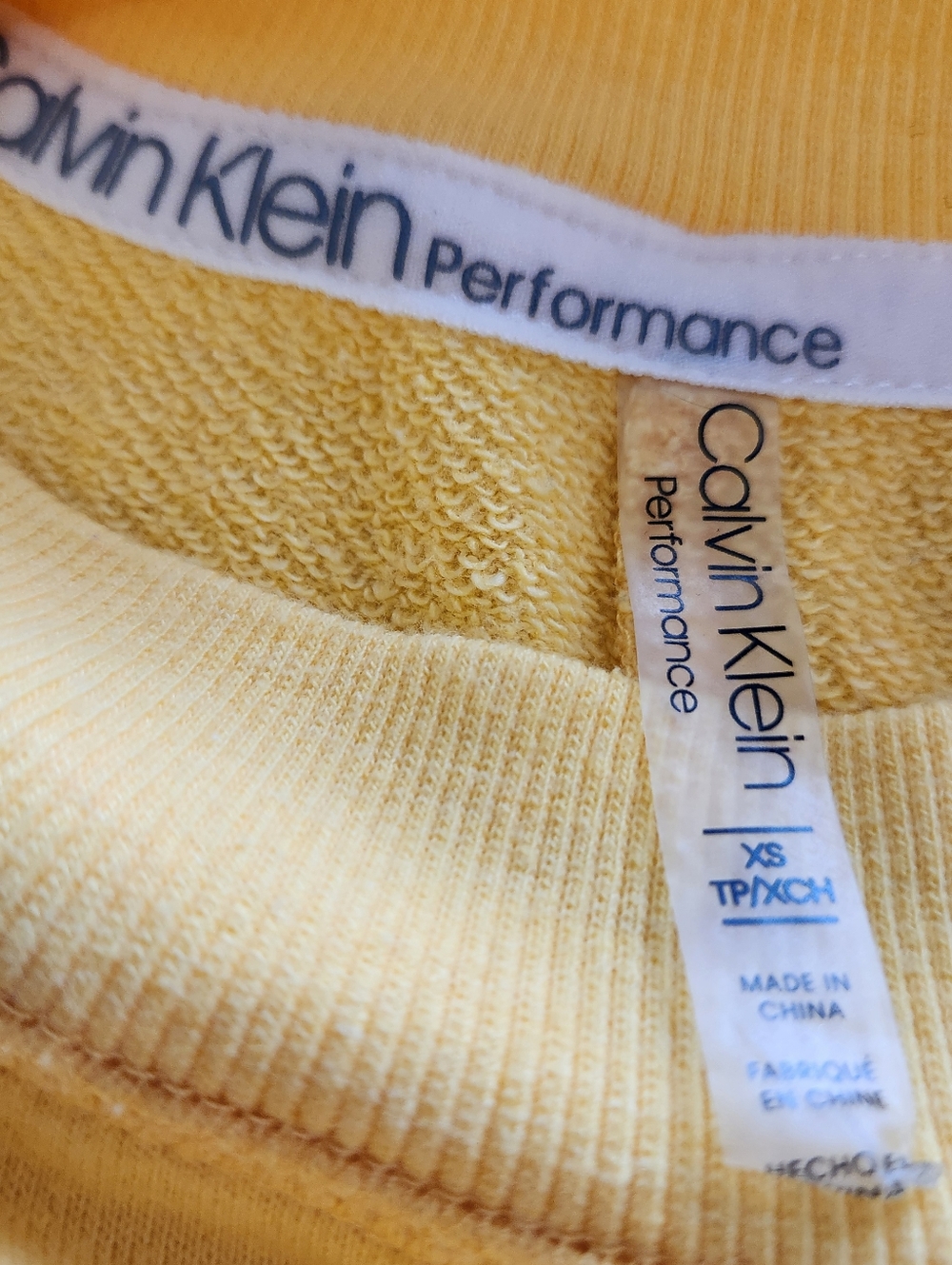 Calvin Klein Yellow Logo Slightly Cropped Crew neck Sweater Size Xsmall - Picture 2 of 8